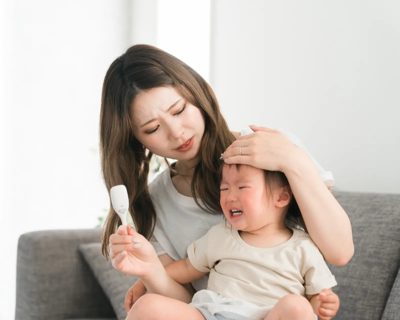 子どもの発達が心配なお母さんの画像